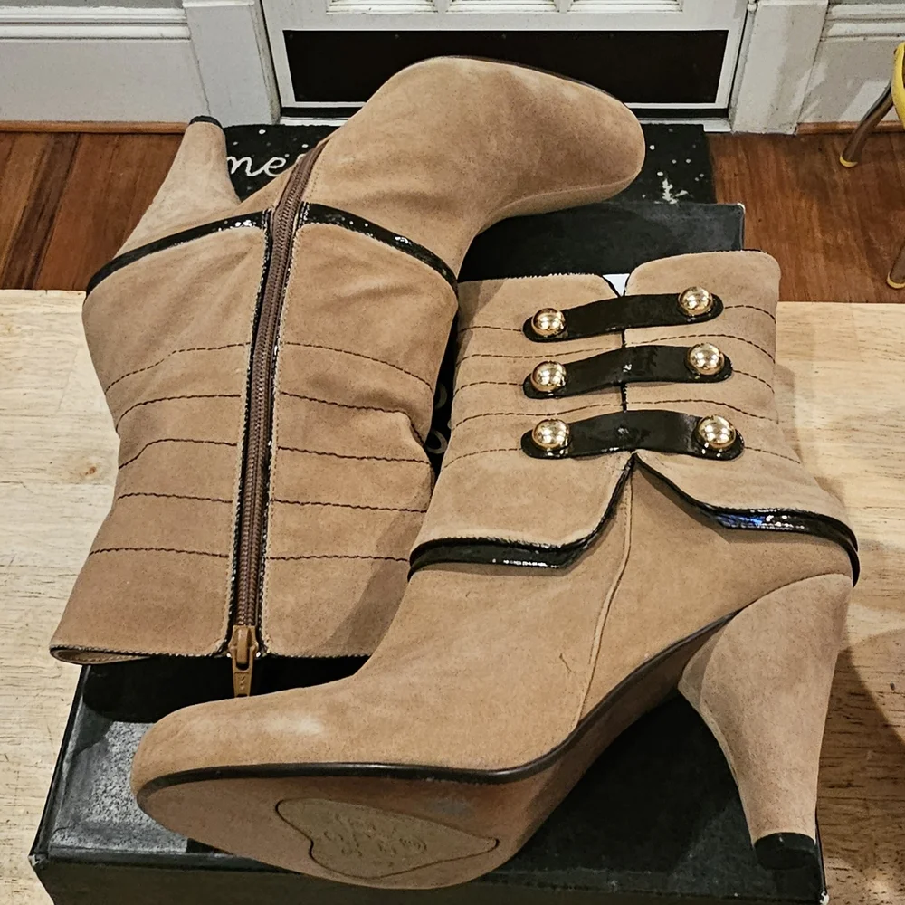 NIB Naughty Monkey Belly Up Tan Ankle Boots w/ Brown Strap & Gold Accents Size 9 - Picture 6 of 10
